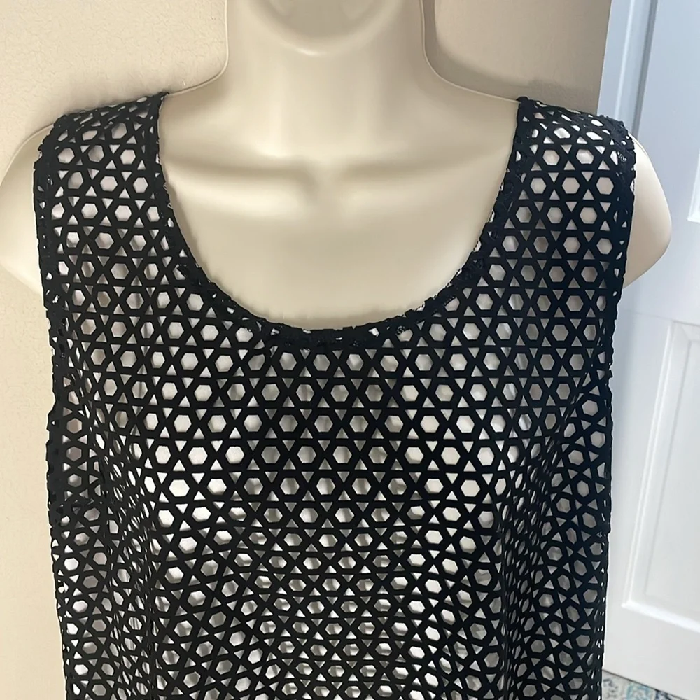 Dressbarn black and white layered sleeveless top - Picture 3 of 13
